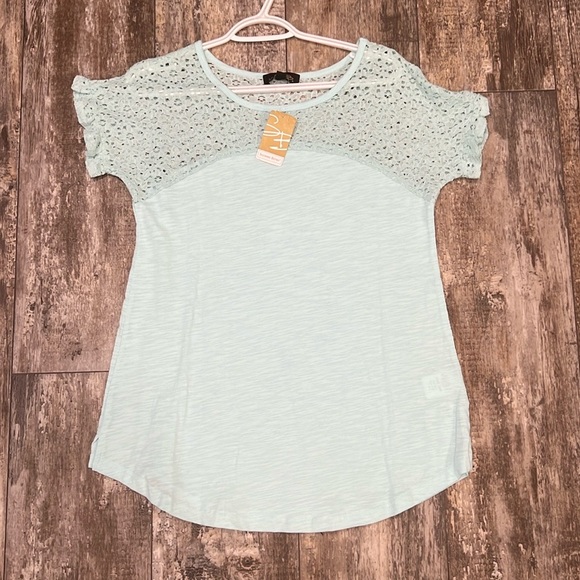 Lace-Accent Ruffle-Sleeve Tee - Picture 3 of 4